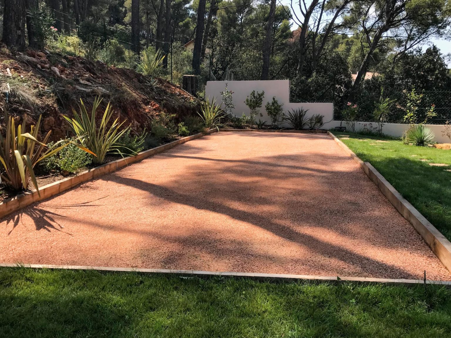 Blog Lucien Févriéro Lucien Févriero Dimensions d'un terrain de pétanque : normes et taille idéale