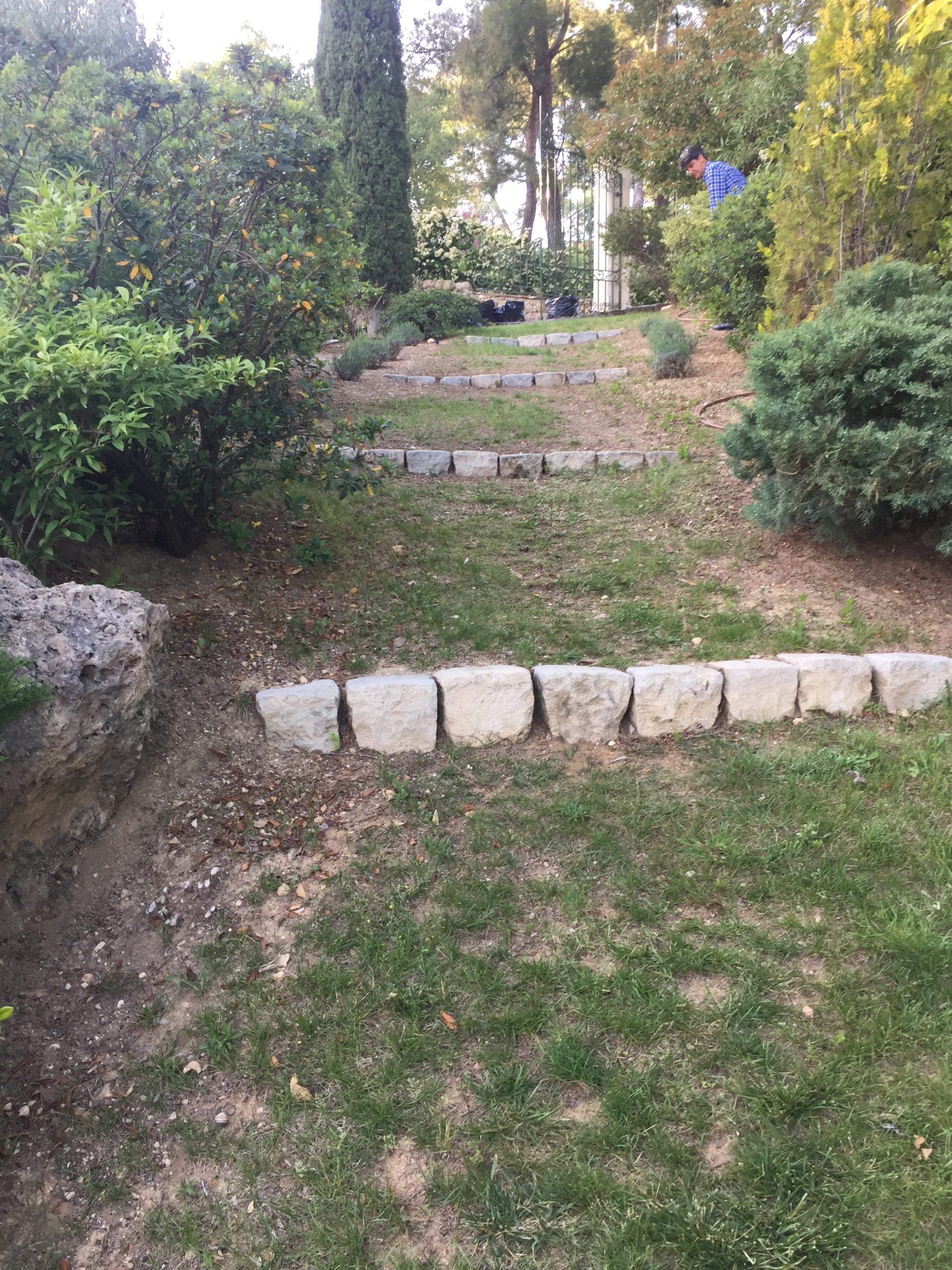 Terrain et dallage avant travaux paysagiste Roquevaire