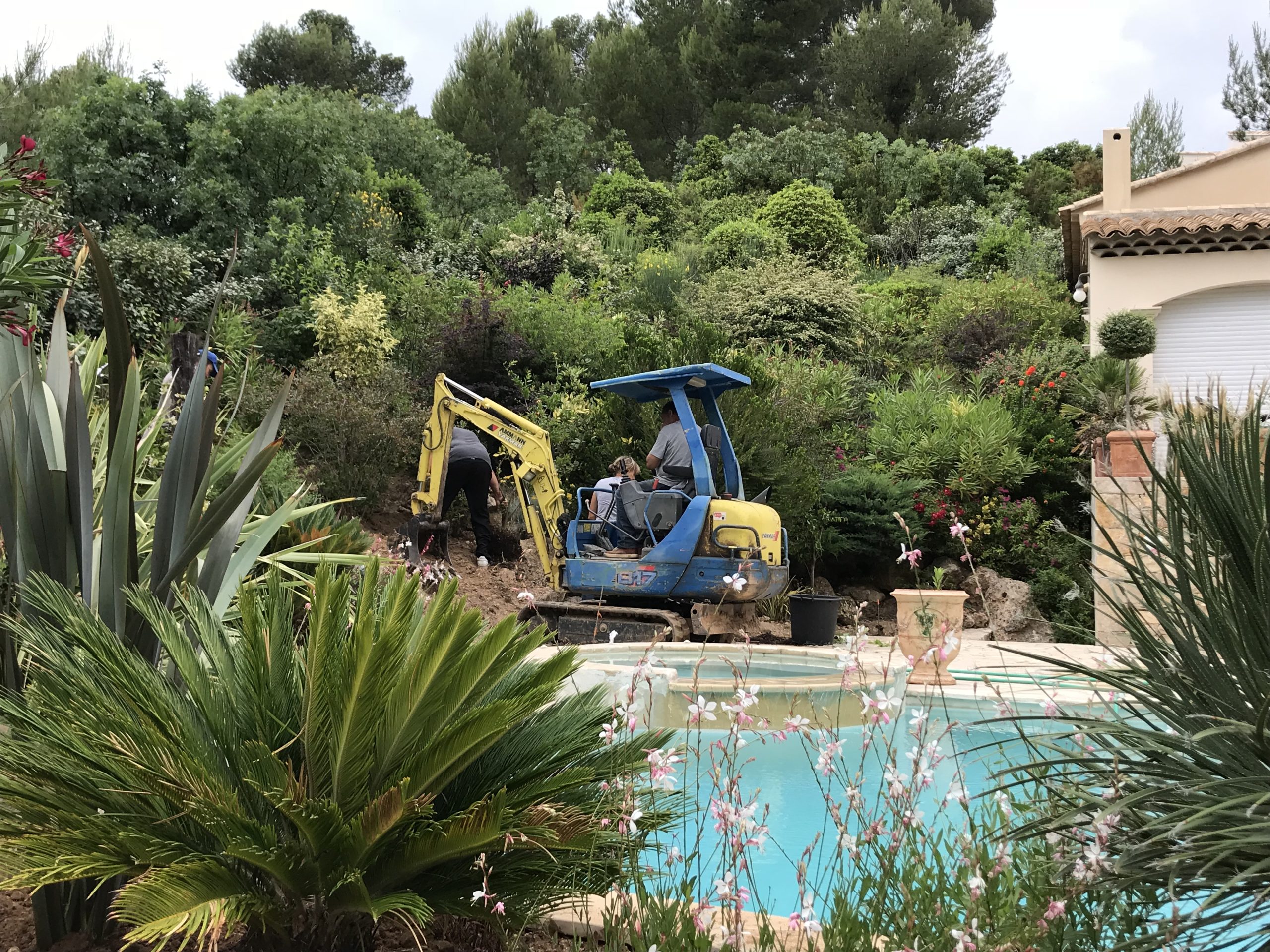 Construction piscine en cours villa Roquevaire