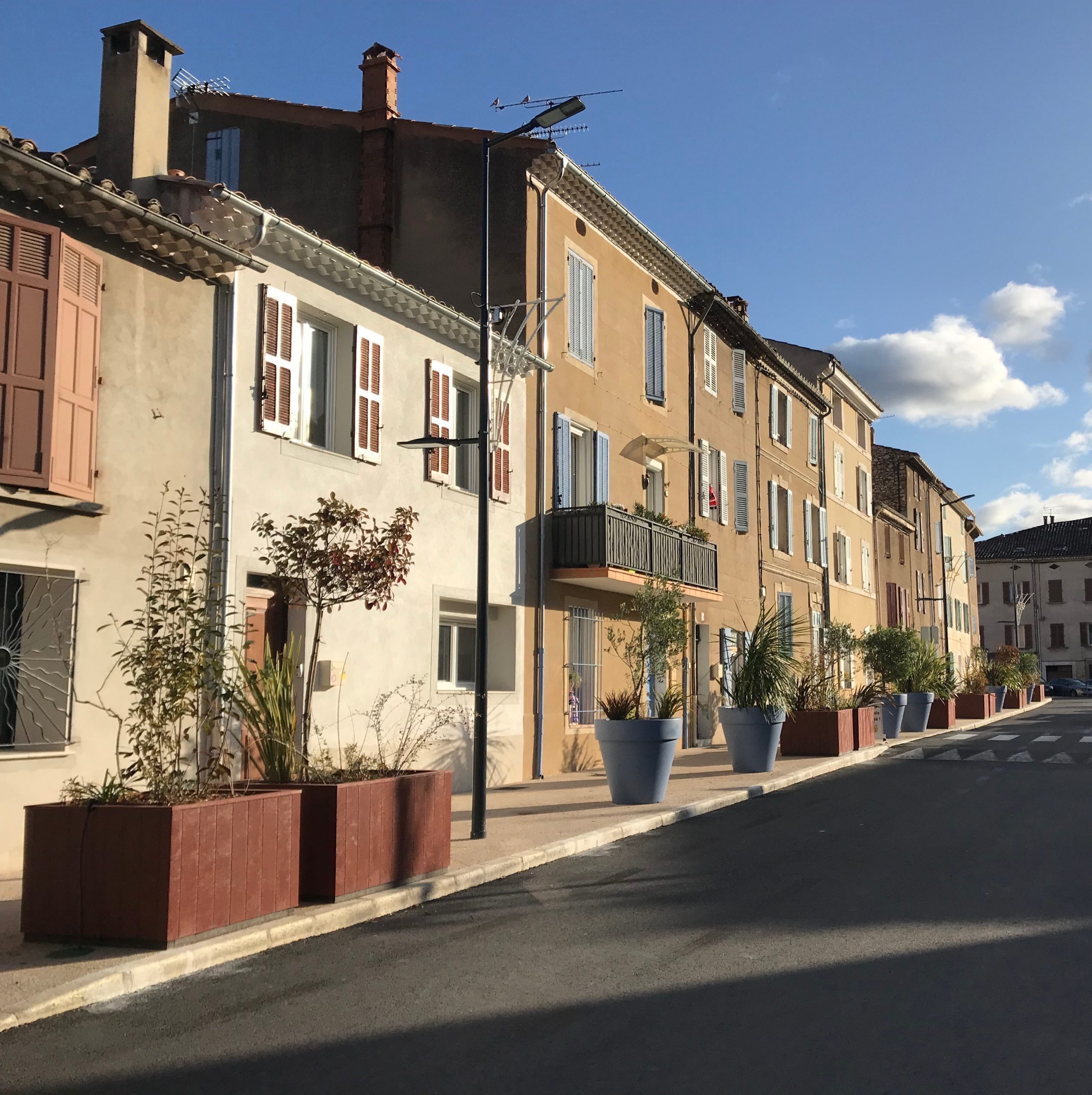 Jardinières corten et bacs à plantes aménagement urbain Saint-Zacharie